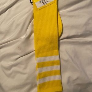 Spirit high knees yellow socks